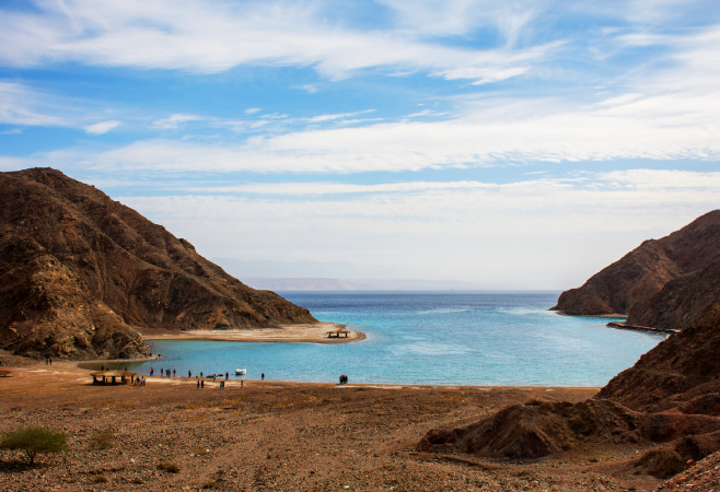 Fjord Bay Egypt helps tourists to escape to the beauty of nature by relaxing and swimming.