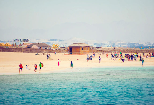 Beach volleyball on Mahmya Island